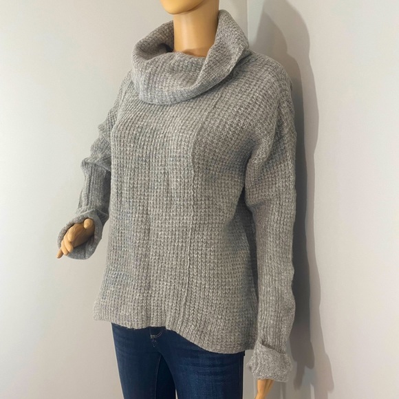 Free People 100% Wool Gray Cowl Neck Sweater Size Small - Picture 2 of 8